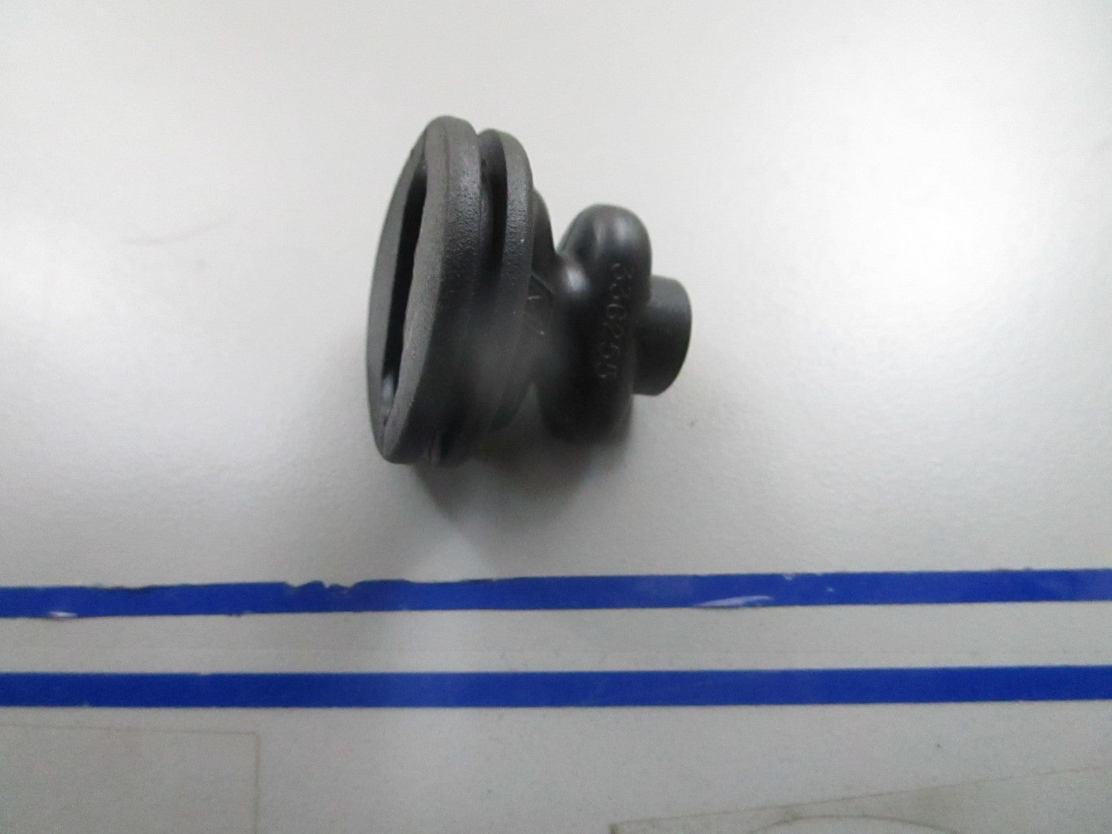 *NEW OEM* 0810 OMC Johnson Evinrude Grommet 336255 0336255