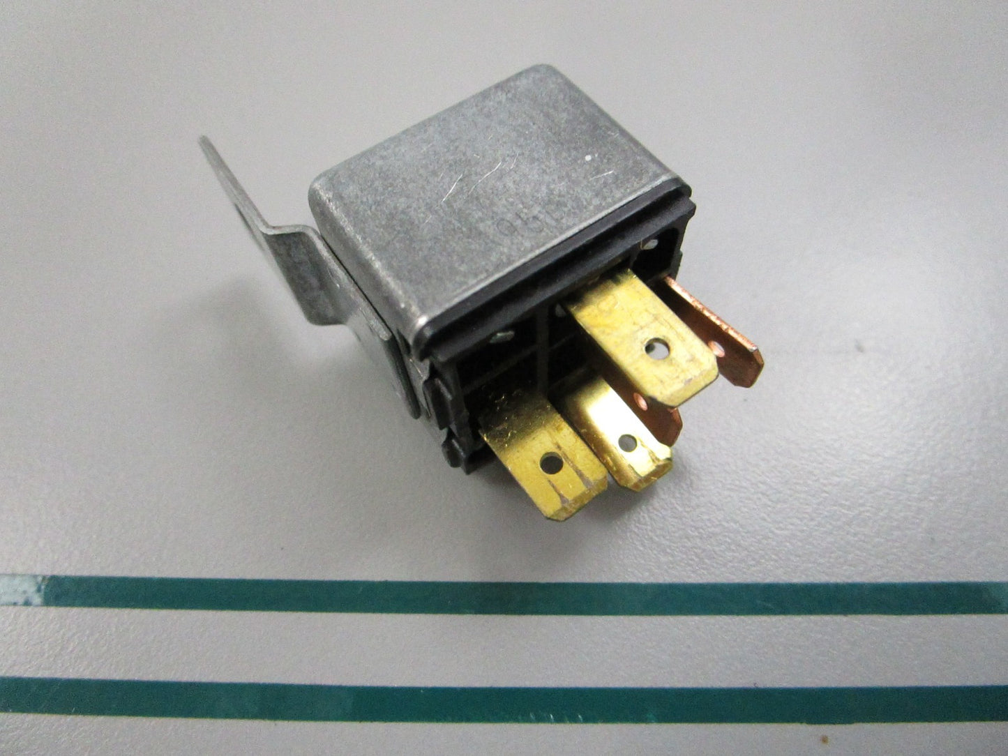 NEW OEM 876040 Volvo Penta Relay 0810