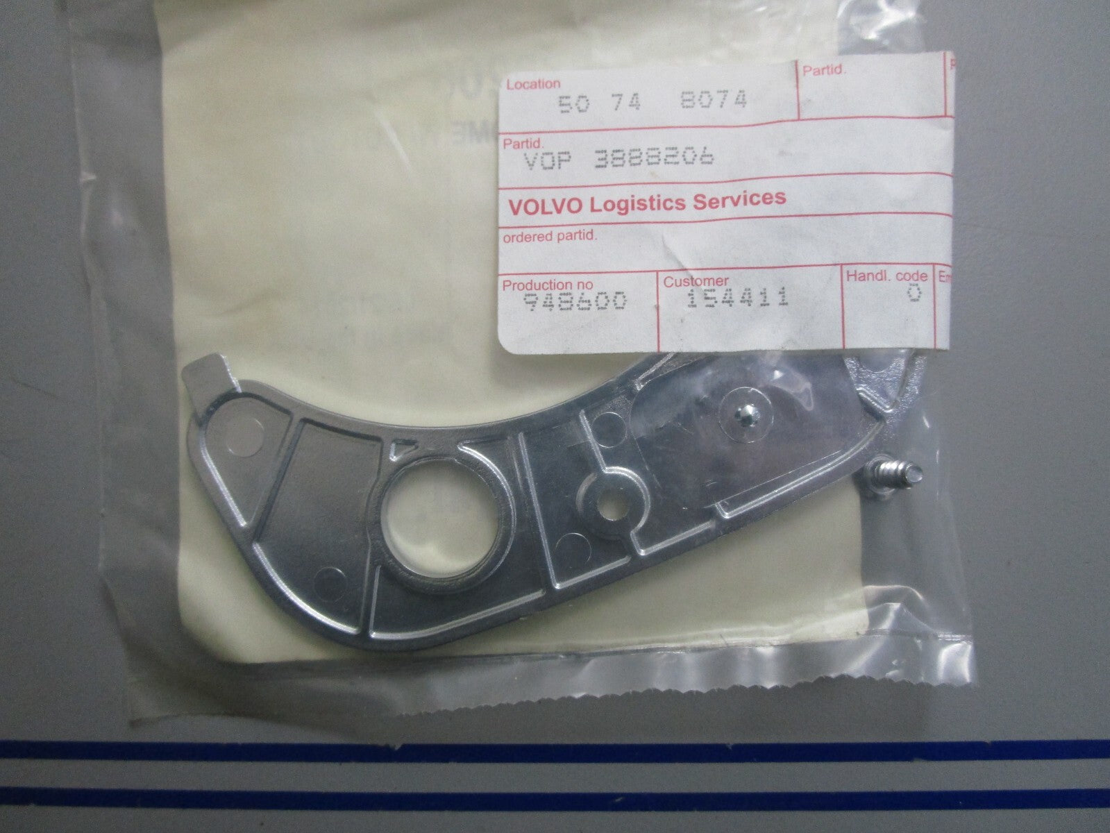 *NEW OEM* 0820 Volvo Penta Cover Plate 3888206