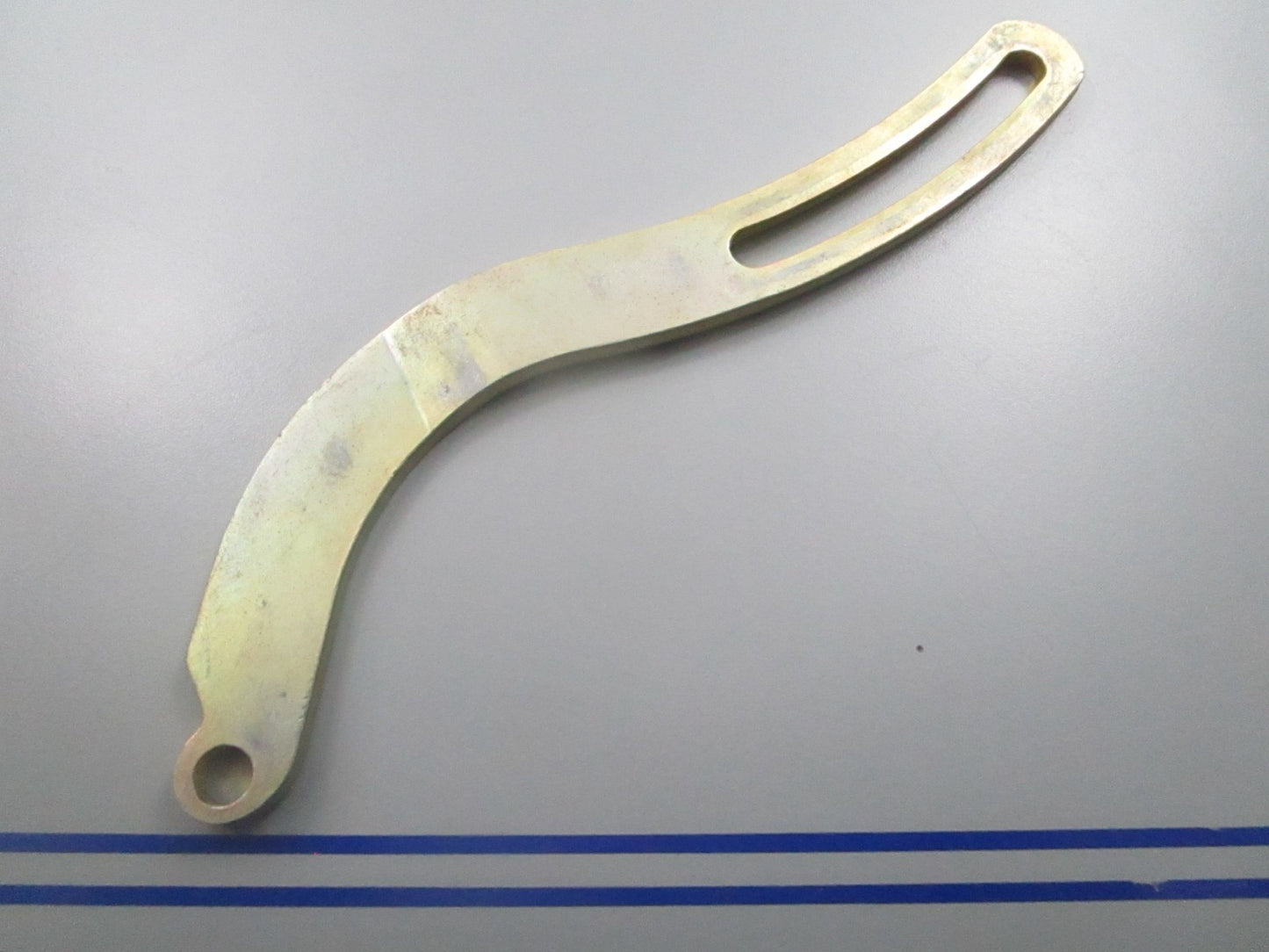 *NEW OEM* 0810 OMC Johnson Evinrude Alternator Bracket 915023 0915023