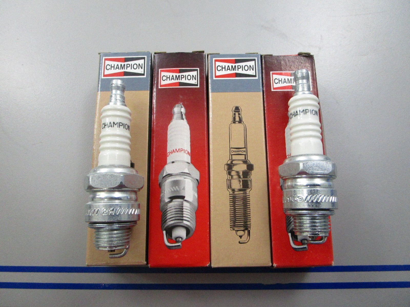 *NEW* (LOT OF 4) 0810 Champion Spark Plug J8C