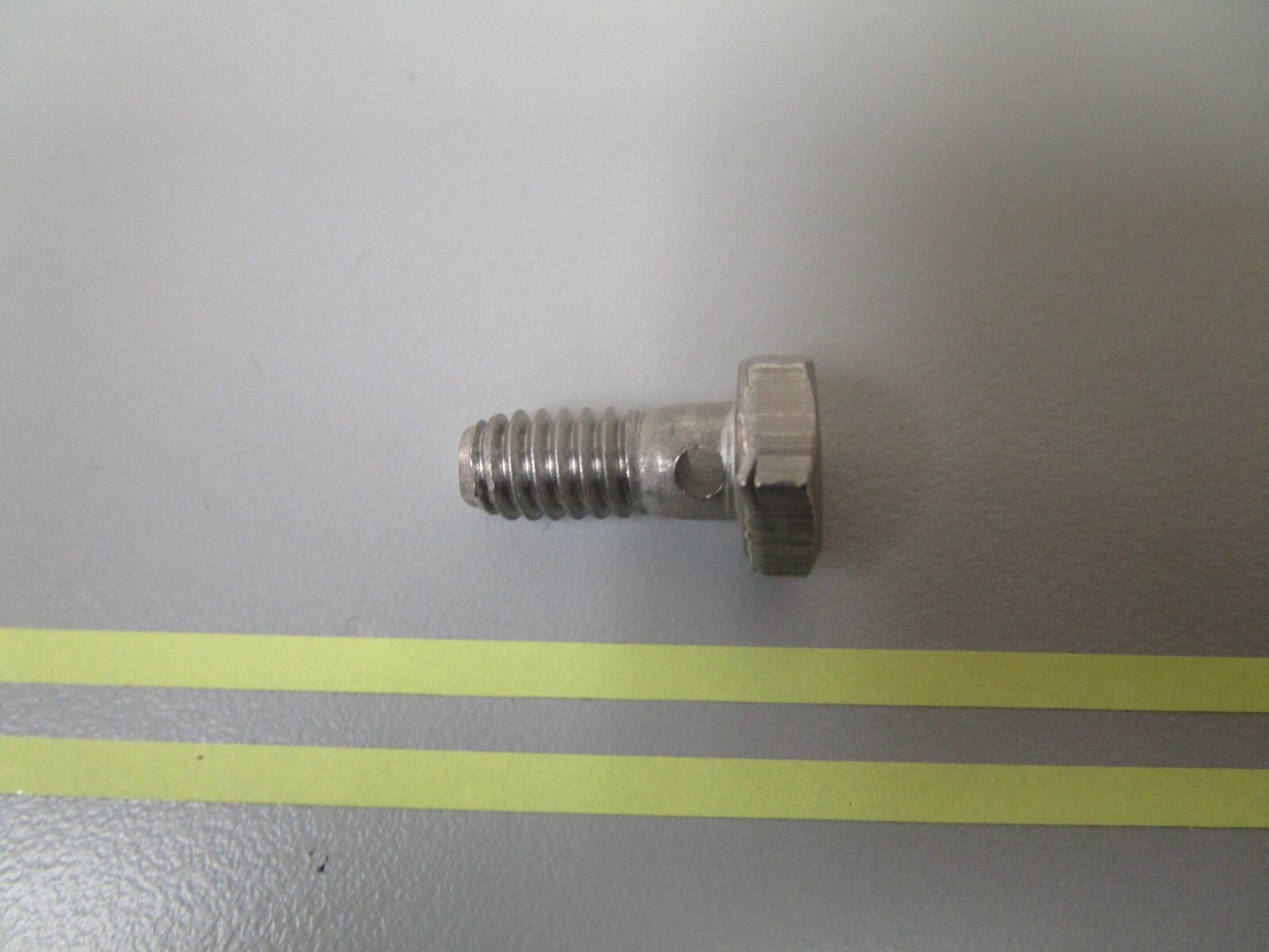 *NEW OEM* 0810 OMC Johnson Evinrude Screw 305401 0305401