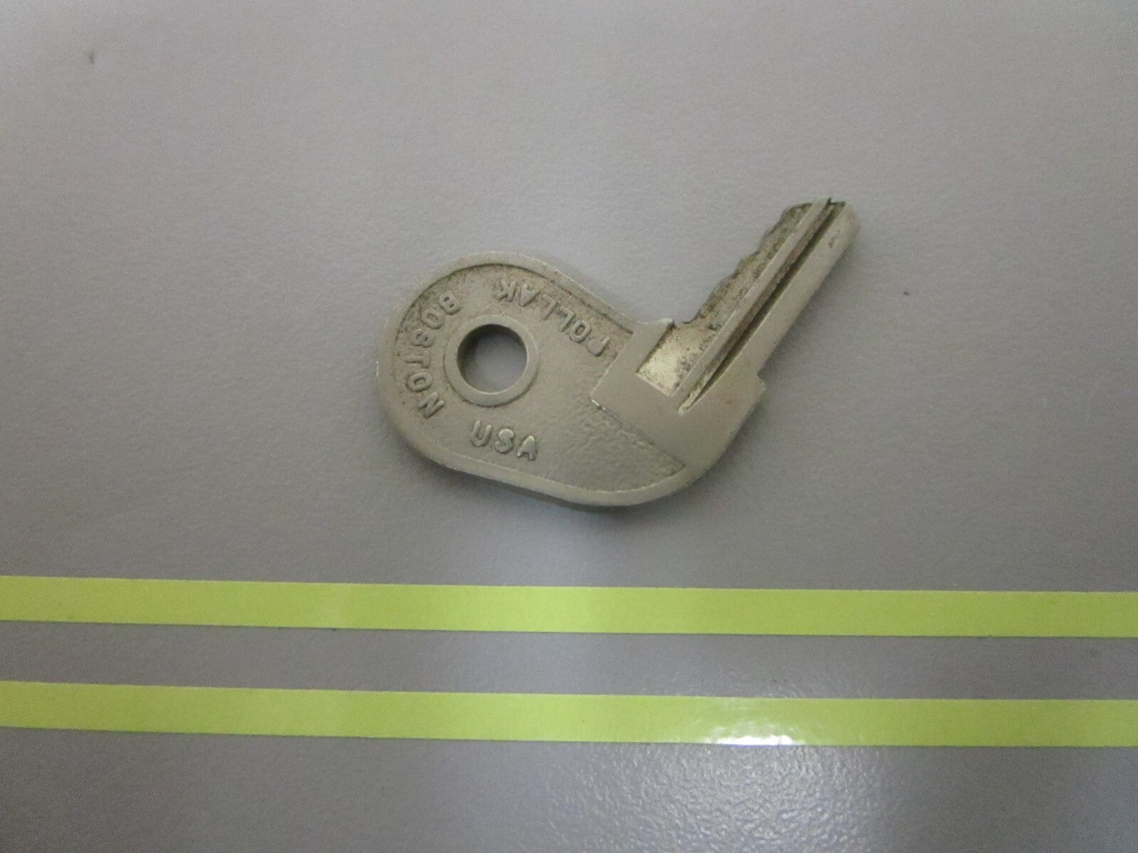 *NEW OEM* 0810 OMC Johnson Evinrude Ignition Key 73-3 501768 0501768