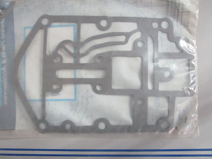 NEW OEM 27-8M0000821 Mercury Quicksilver Gasket 0820