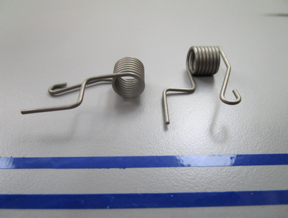 *NEW OEM* (LOT OF 2) 0810 OMC Johnson Evinrude Spring 322946 0322946