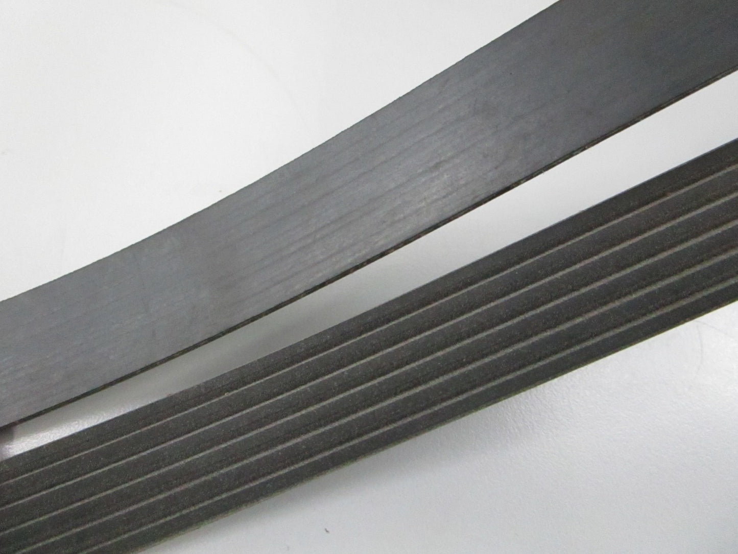 Gates K060630 Micro-V Serpentine Belt 6-Rib 63.04in NEW 0810