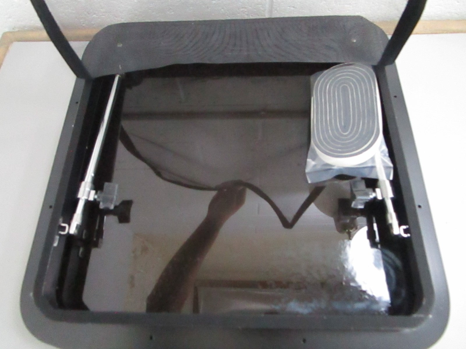 *NEW OEM* 0820 Taylor Made 19.25×19.25 Access and Ventilation Hatch 188712