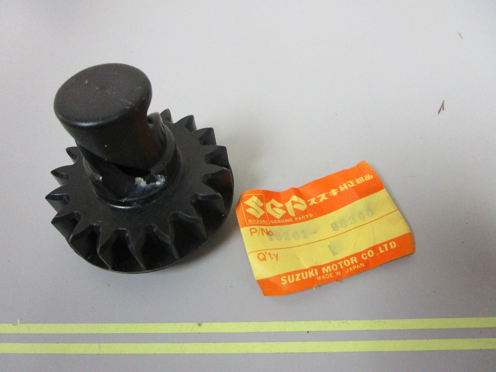 *NEW OEM* 0720 Suzuki Starter Pinion 18261-98300