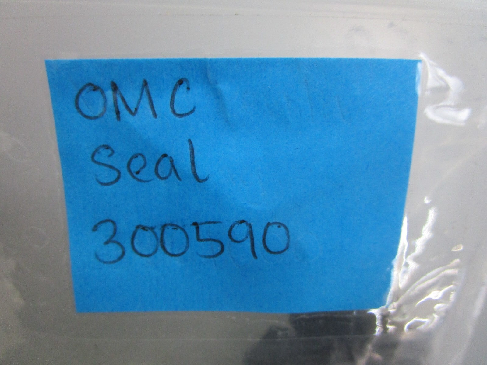 *NEW OEM* 0810 OMC Johnson Evinrude Seal 300590 0300590