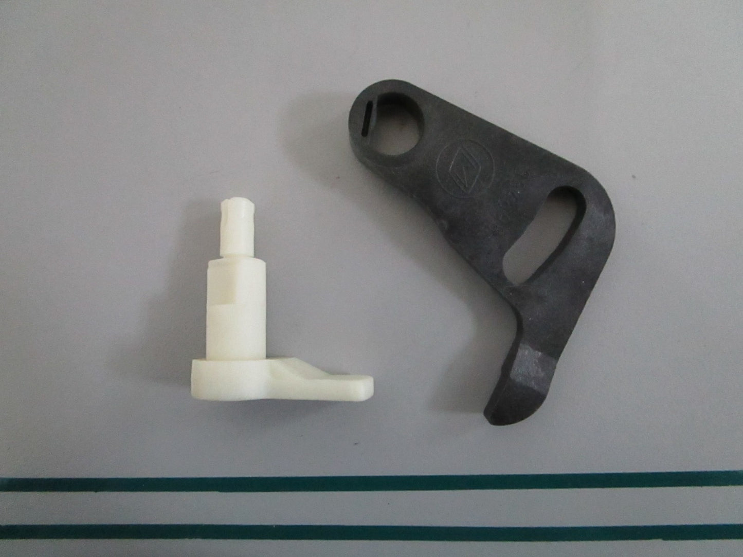 NEW OEM 398682 0398682 OMC Johnson Evinrude Cam & Lever Assy 0820