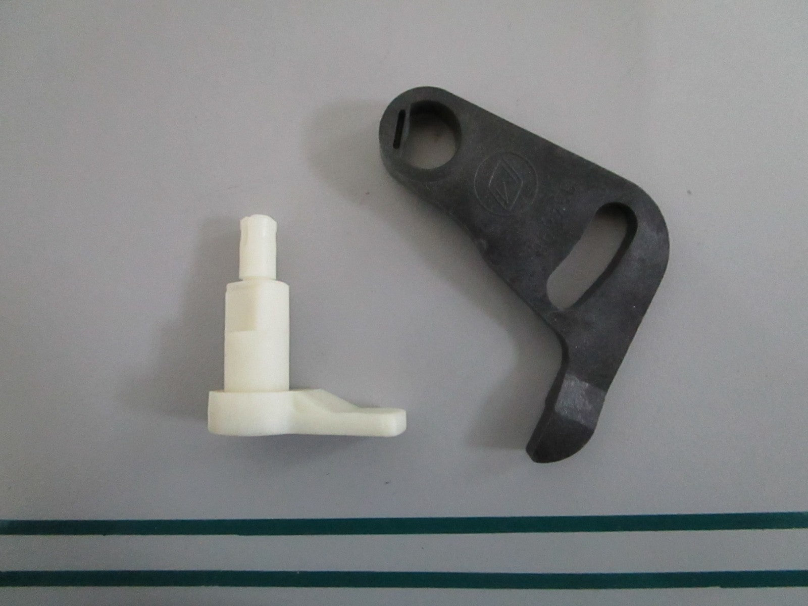 NEW OEM 398682 0398682 OMC Johnson Evinrude Cam & Lever Assy 0820