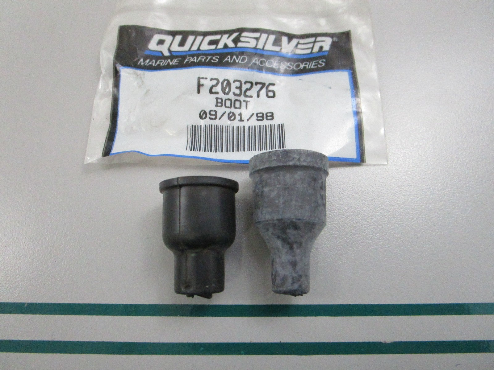 NEW OEM (LOT OF 2) F203276 Mercury Quicksilver Boot 0810