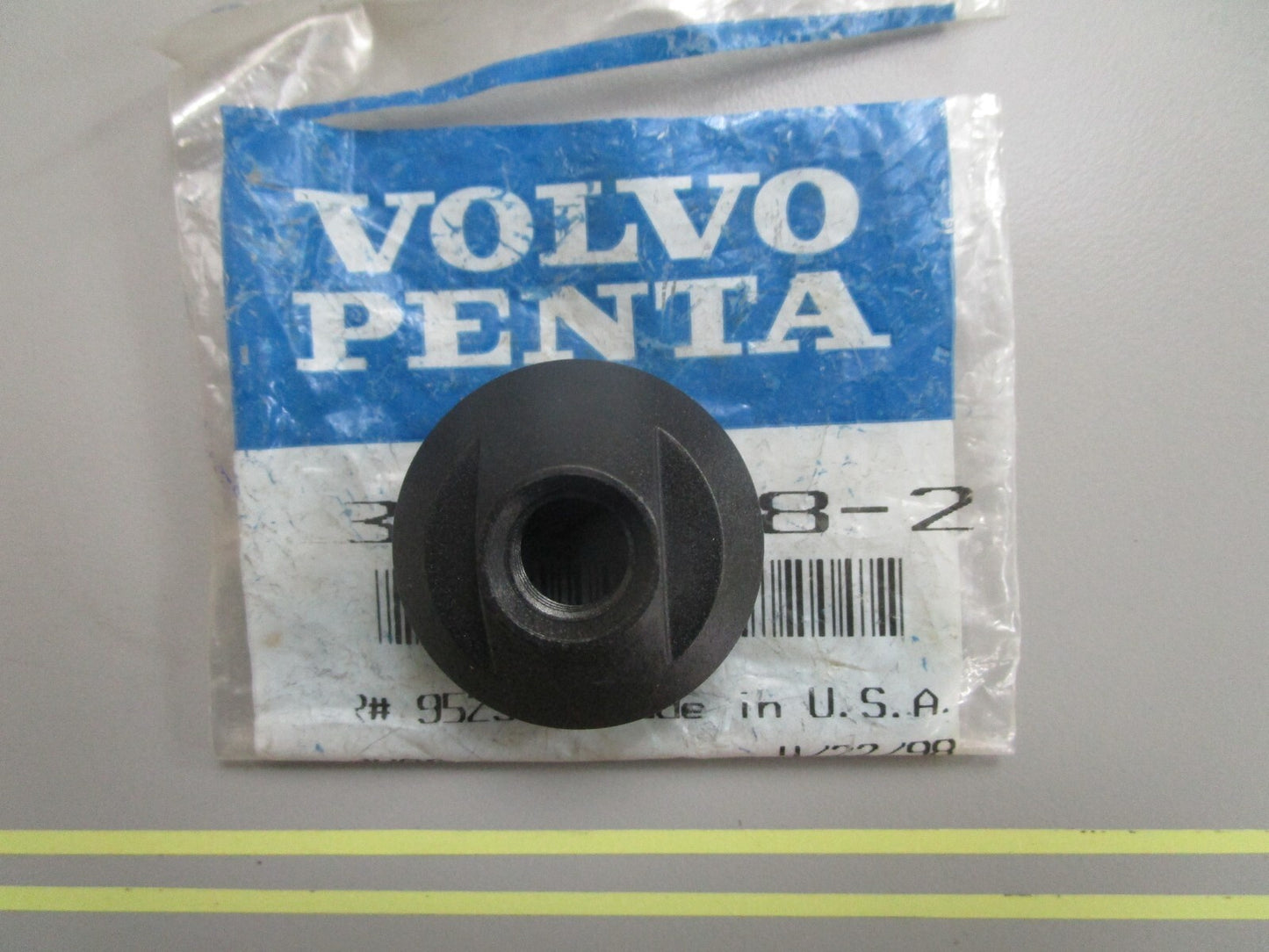 *NEW OEM* 0810 Volvo Penta Cover 3852958
