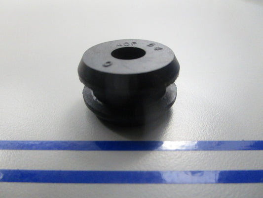 NEW OEM 316354 0316354 OMC Johnson Evinrude Grommet 0810