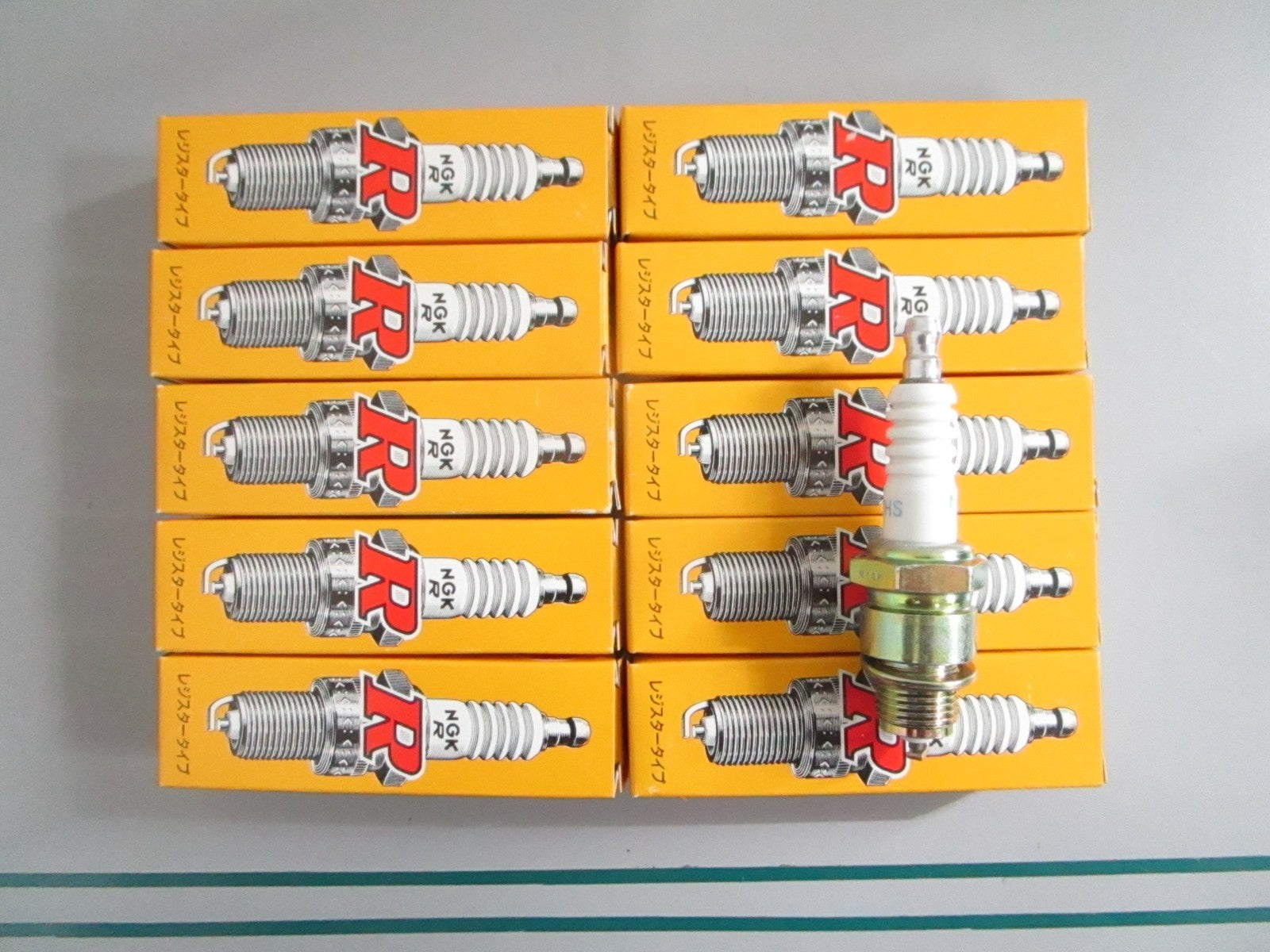 NEW OEM (LOT OF 10) BPR7HS NGK Spark Plug 0820