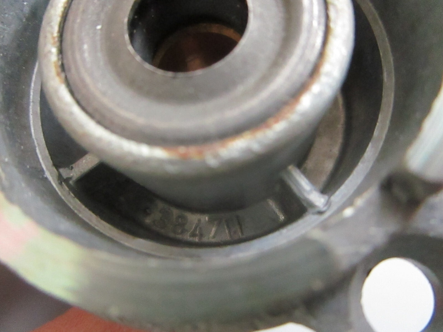 *NEW OEM* 0820 OMC Johnson Evinrude Bearing Carrier 384714 0384714 384711