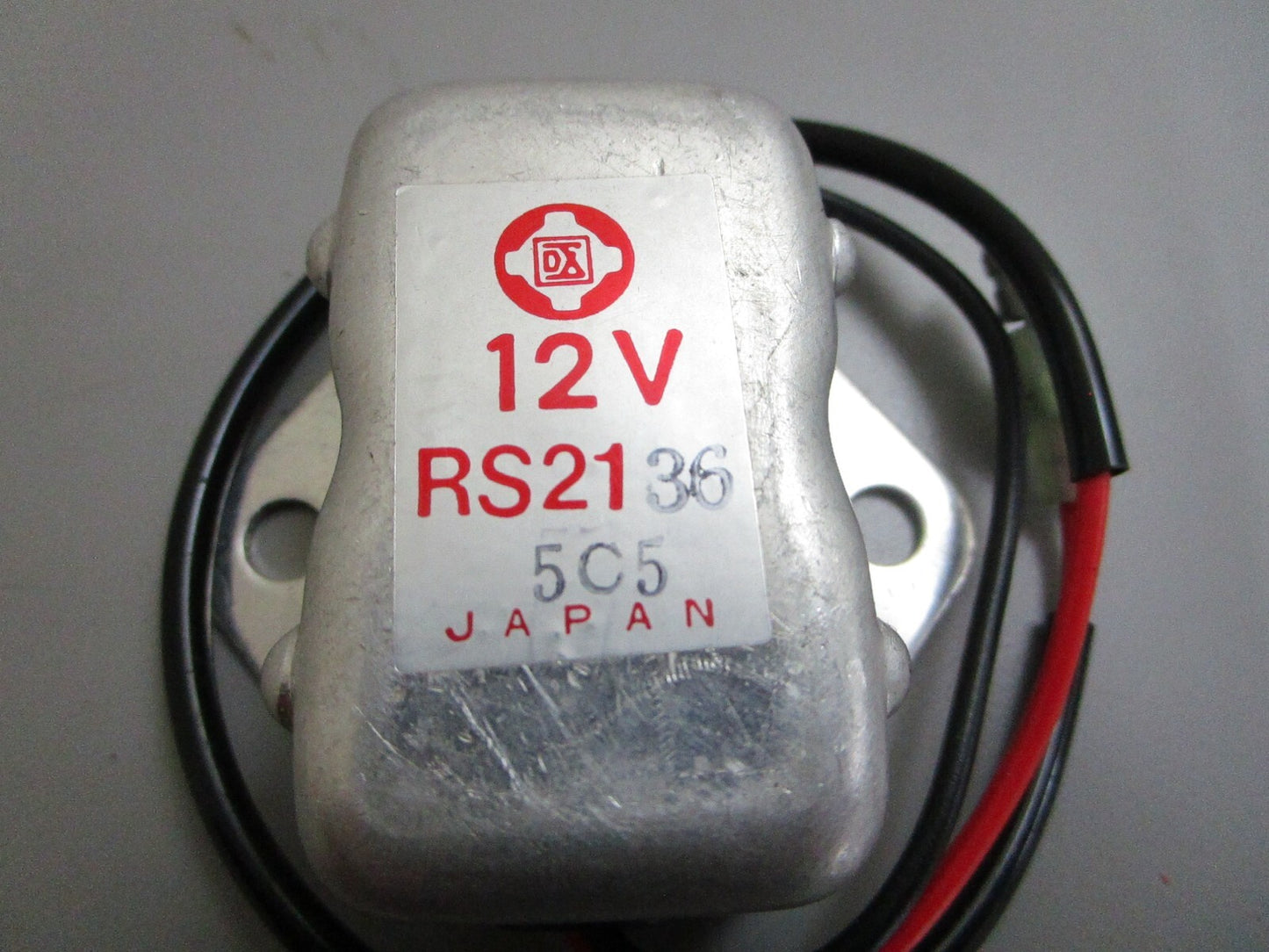 *NEW OEM* 0820 Suzuki Voltage Regulator 32500-95722