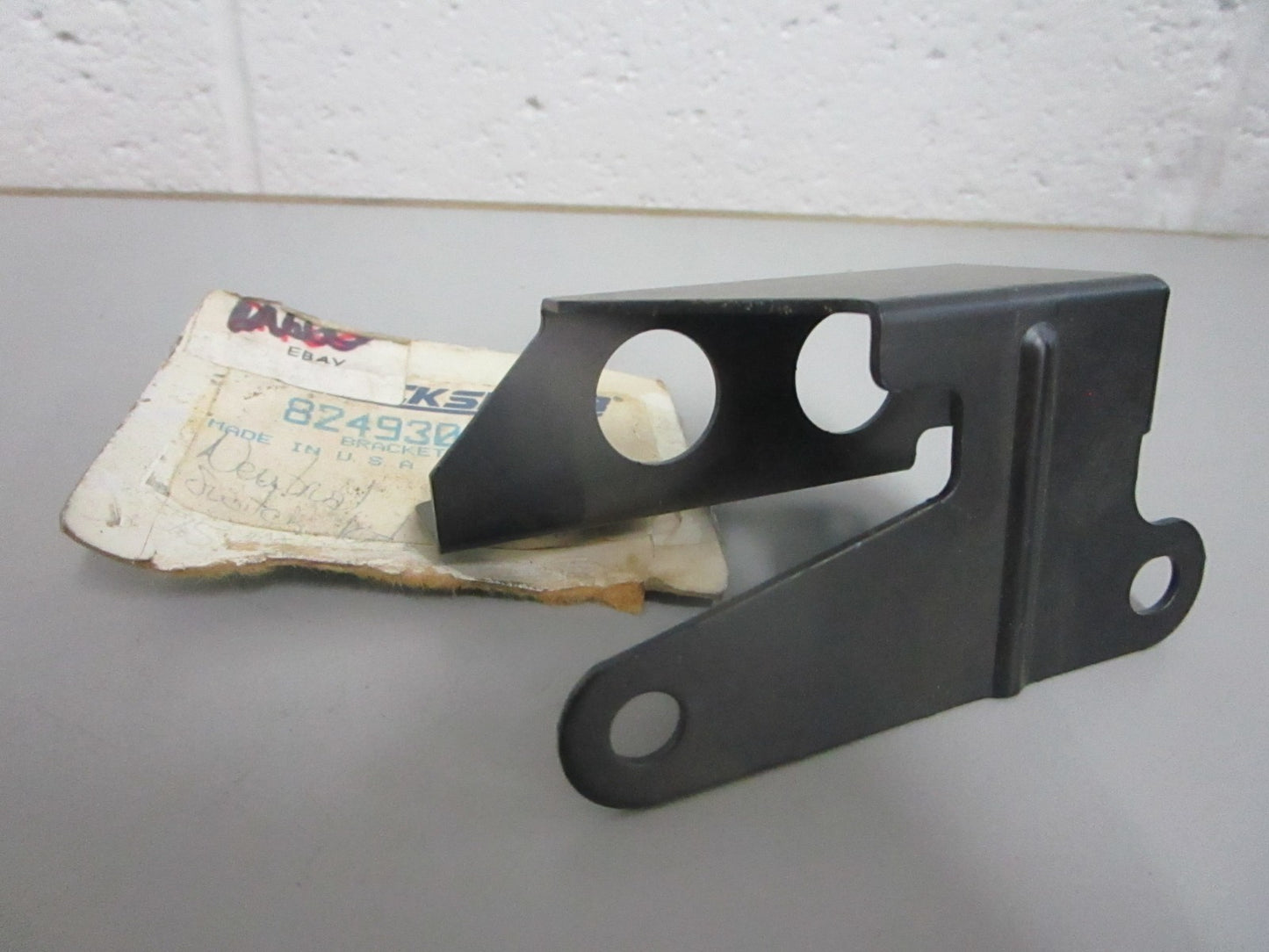 NEW OEM 824930 3 Mercury Quicksilver Bracket 0820