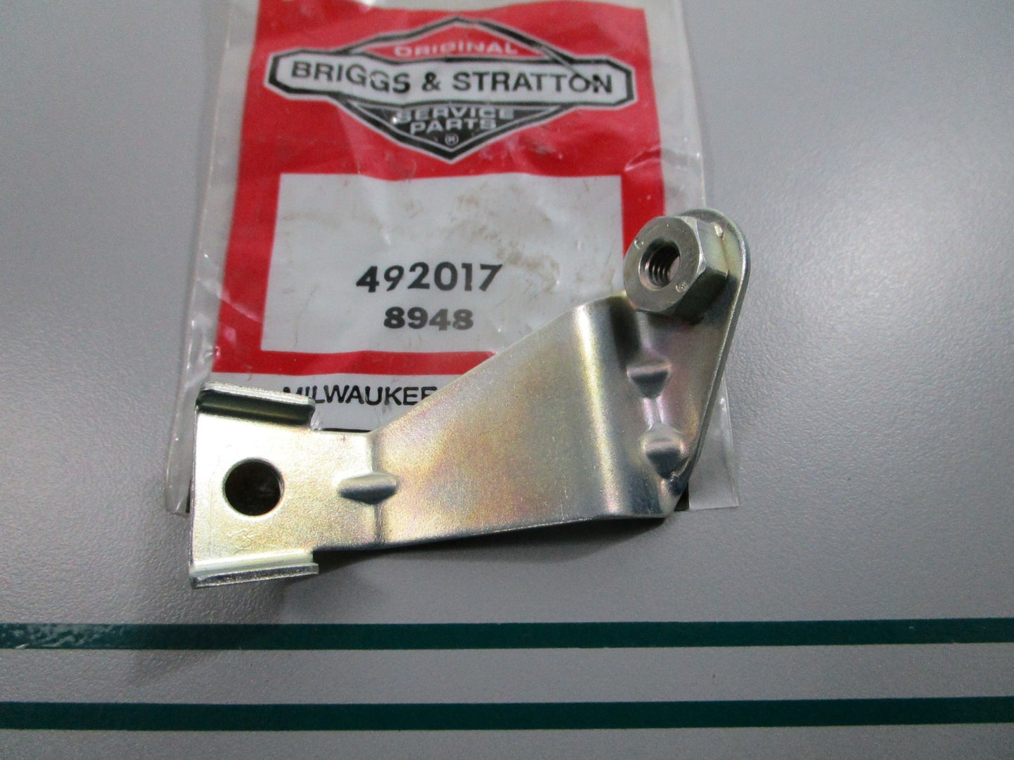 NEW OEM 492017 Briggs & Stratton Bracket 0810