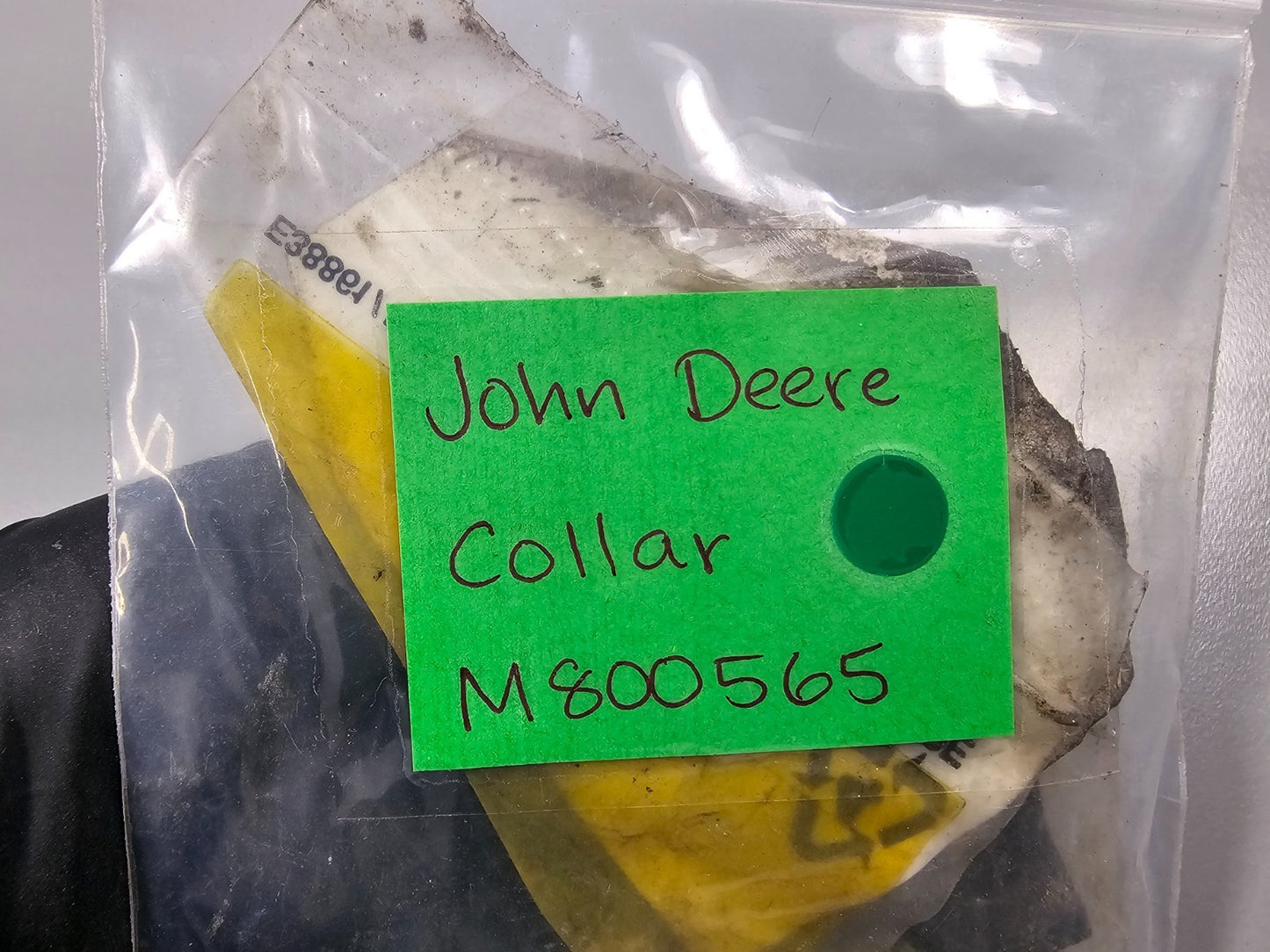 NEW OEM M800565 John Deere Collar 0810