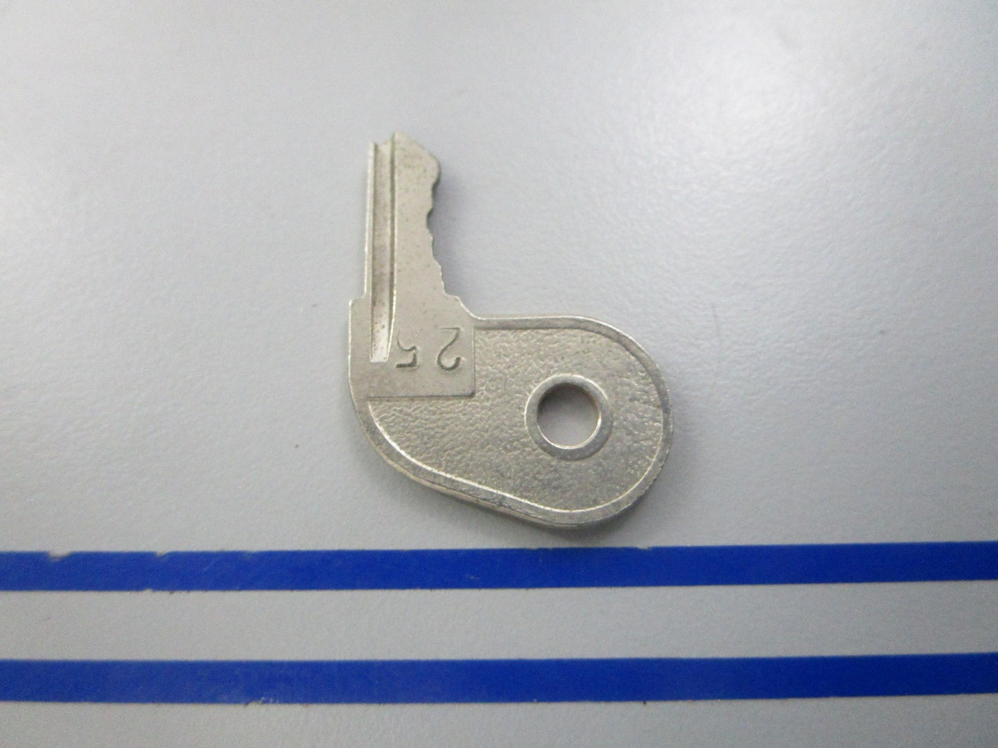 NEW OEM 501790 0501790 OMC Johnson Evinrude #25 Ignition Key 0810