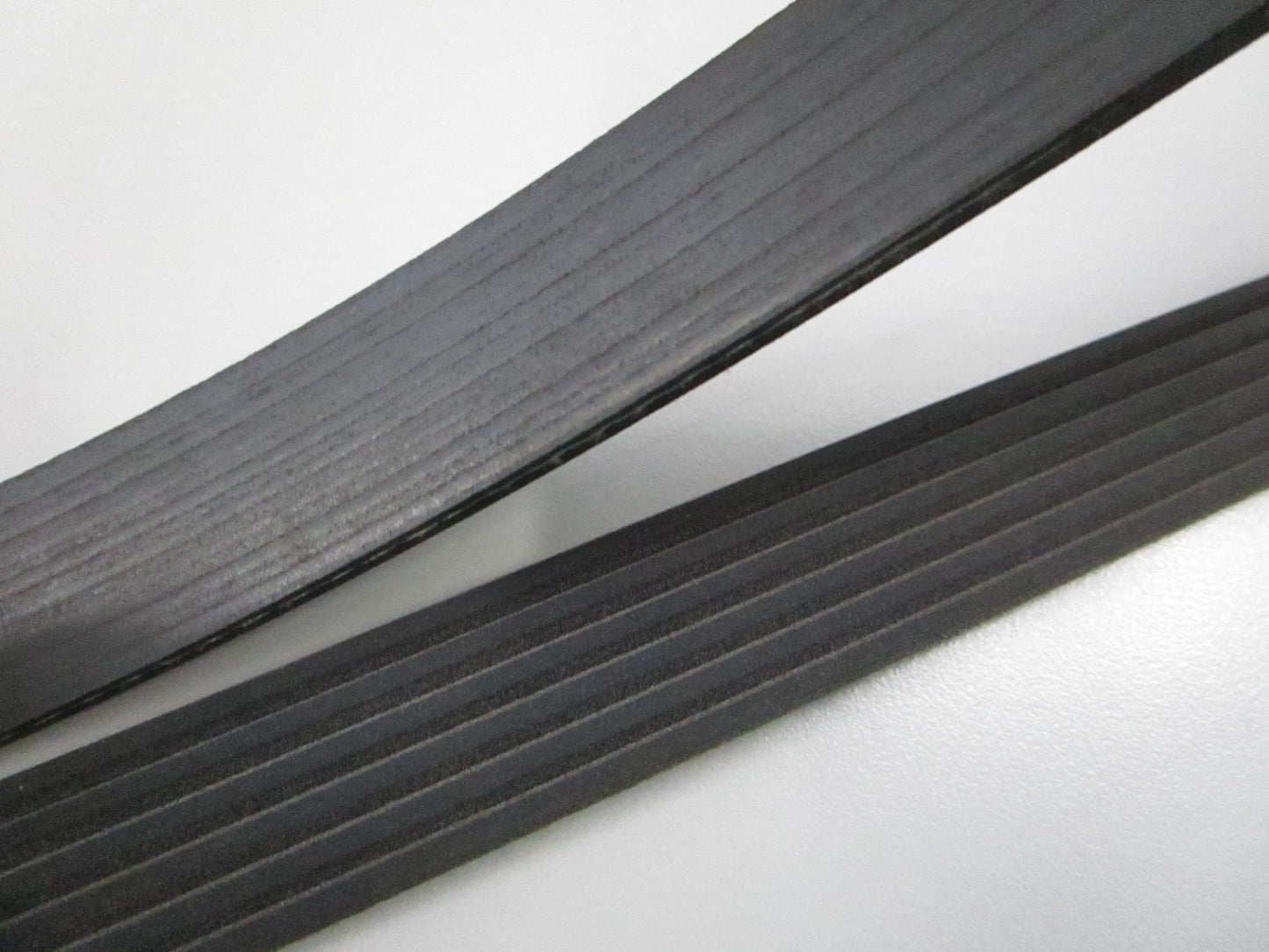 Gates NEW Micro-V Serpentine Belt K061015 6-Rib 102" 0810