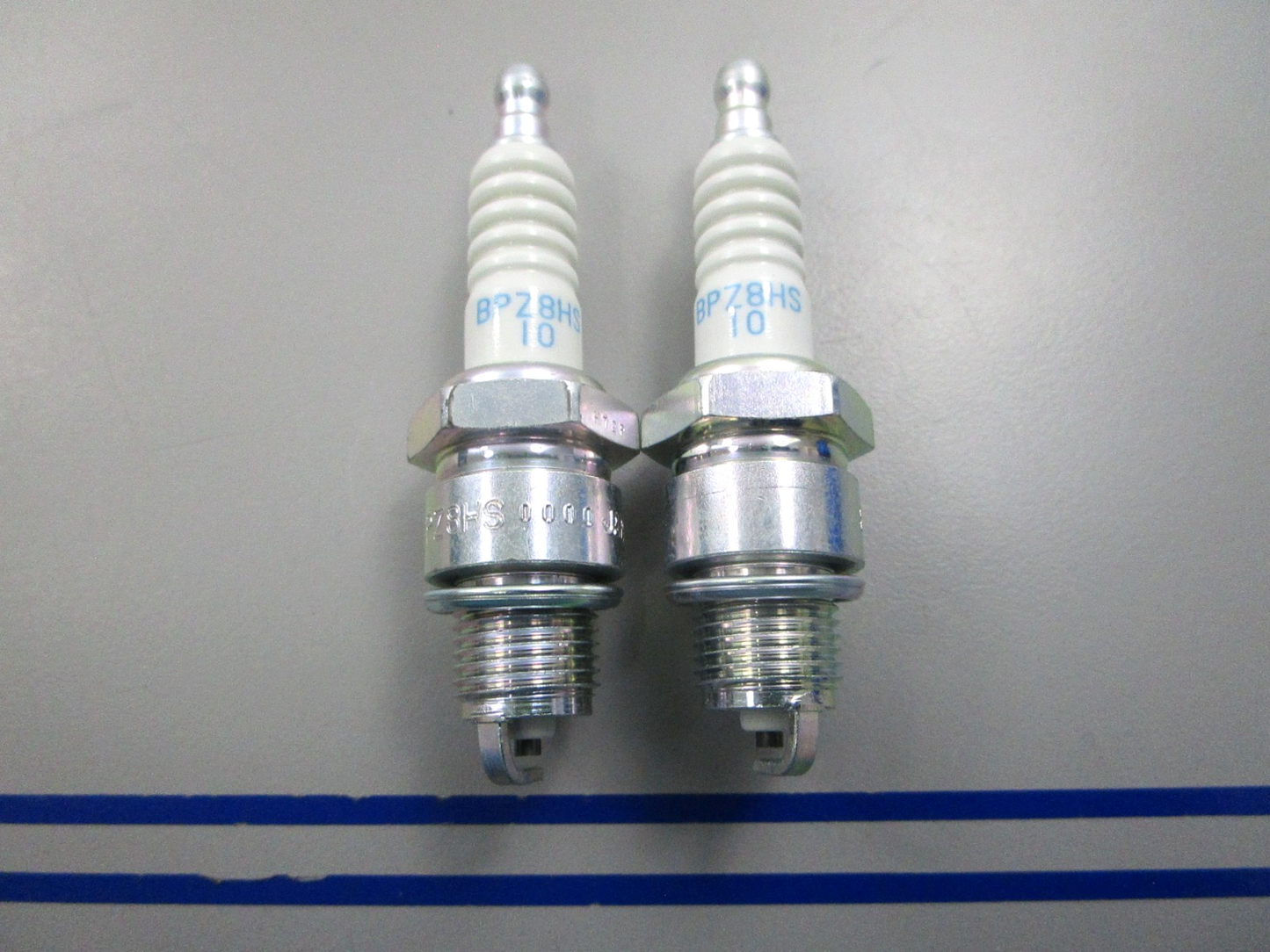 NEW (LOT OF 2) BPZ8HS-10 NGK Spark Plug 0810