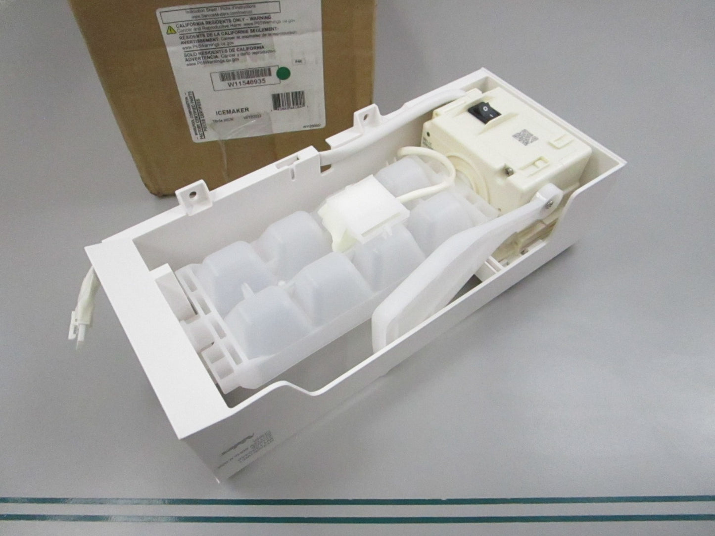 NEW OEM W11546935 Whirlpool Ice Maker 0810