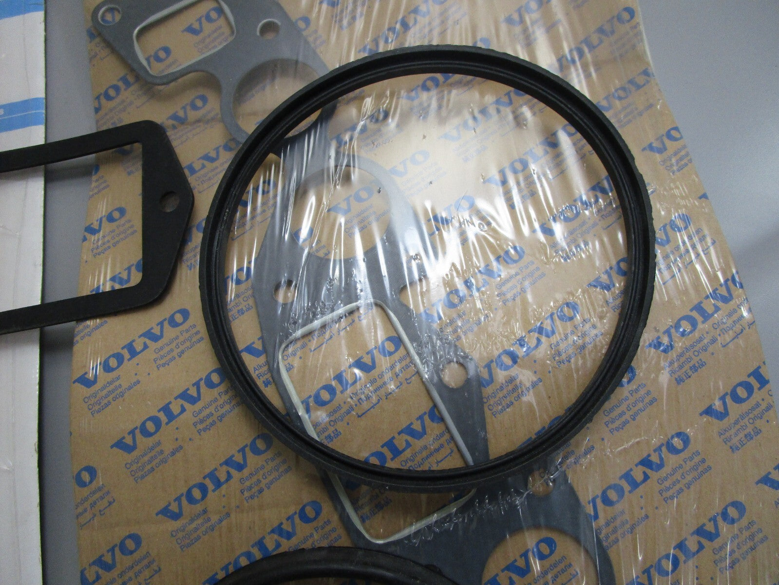 *NEW OEM* 0820 Volvo Penta Head Gasket Set 876356