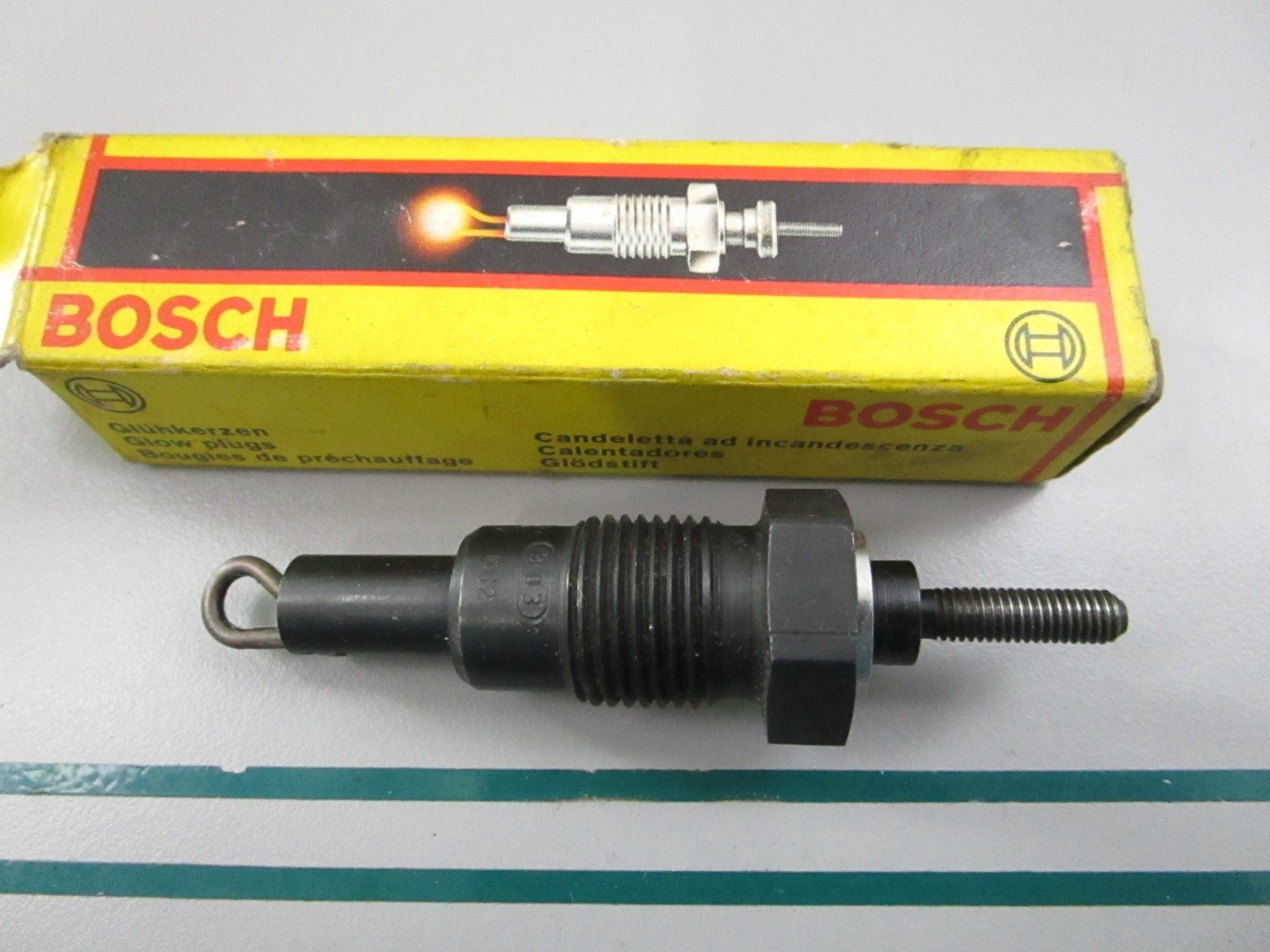 NEW OEM 0250001016770 Bosch Glow Plug 0810
