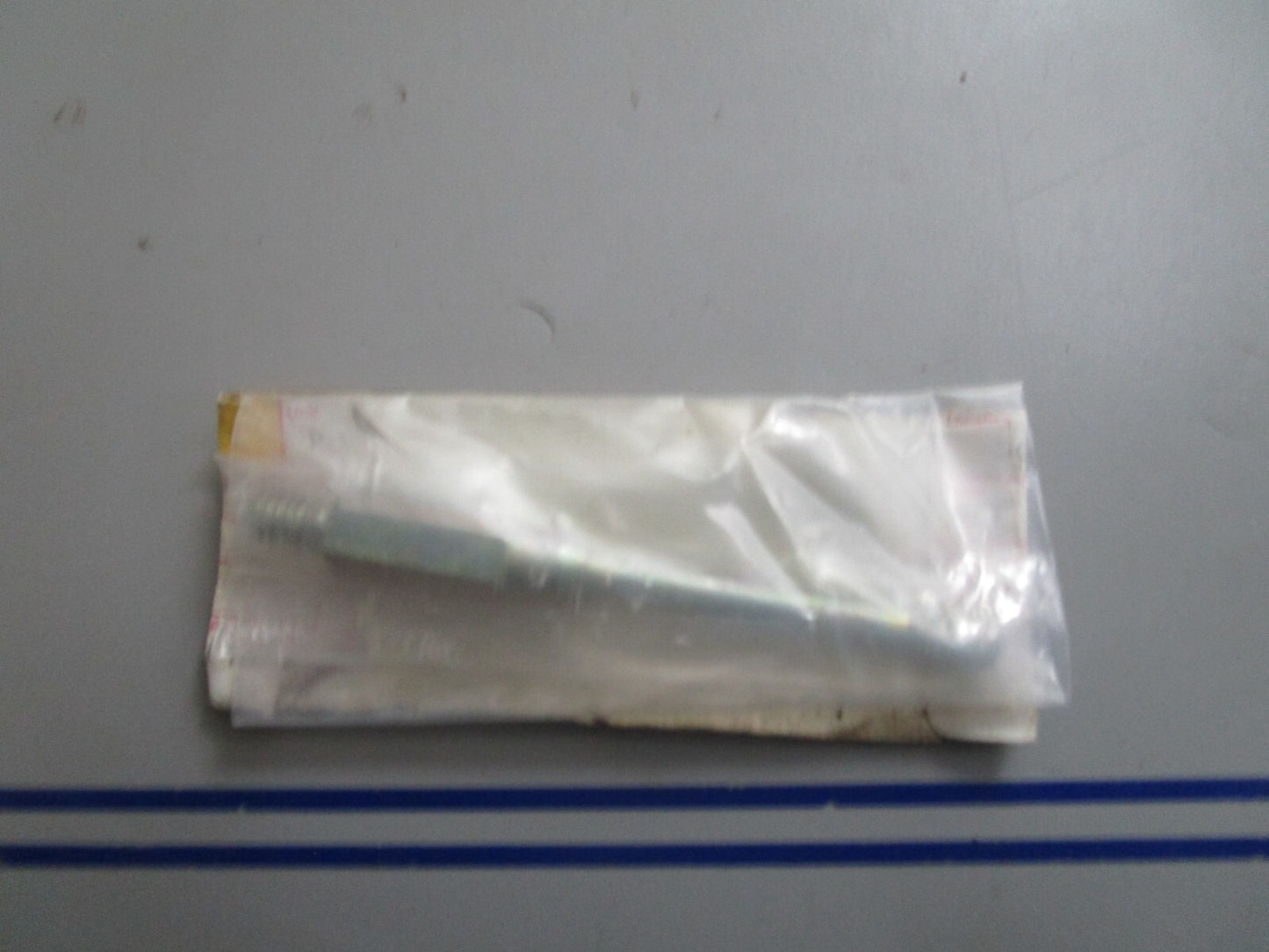 *NEW OEM* 0810 Volvo Penta Stud 834795