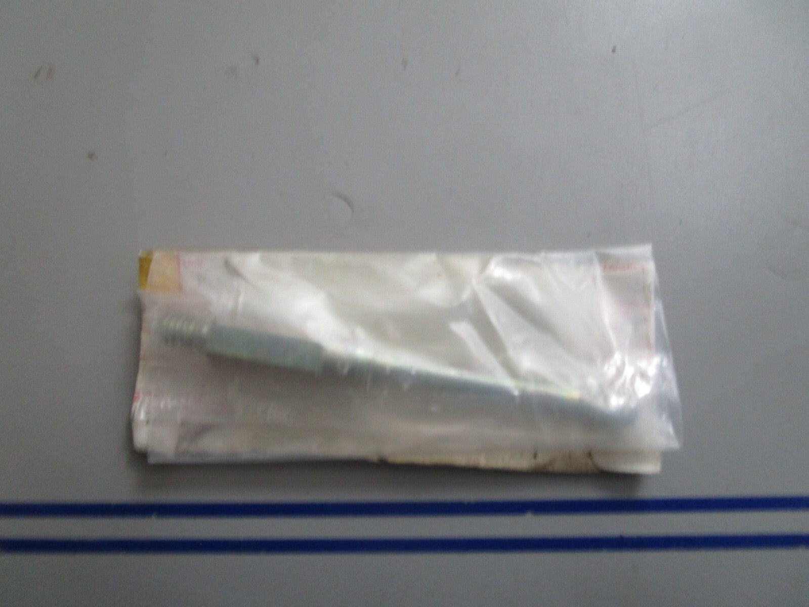 *NEW OEM* 0810 Volvo Penta Stud 834795