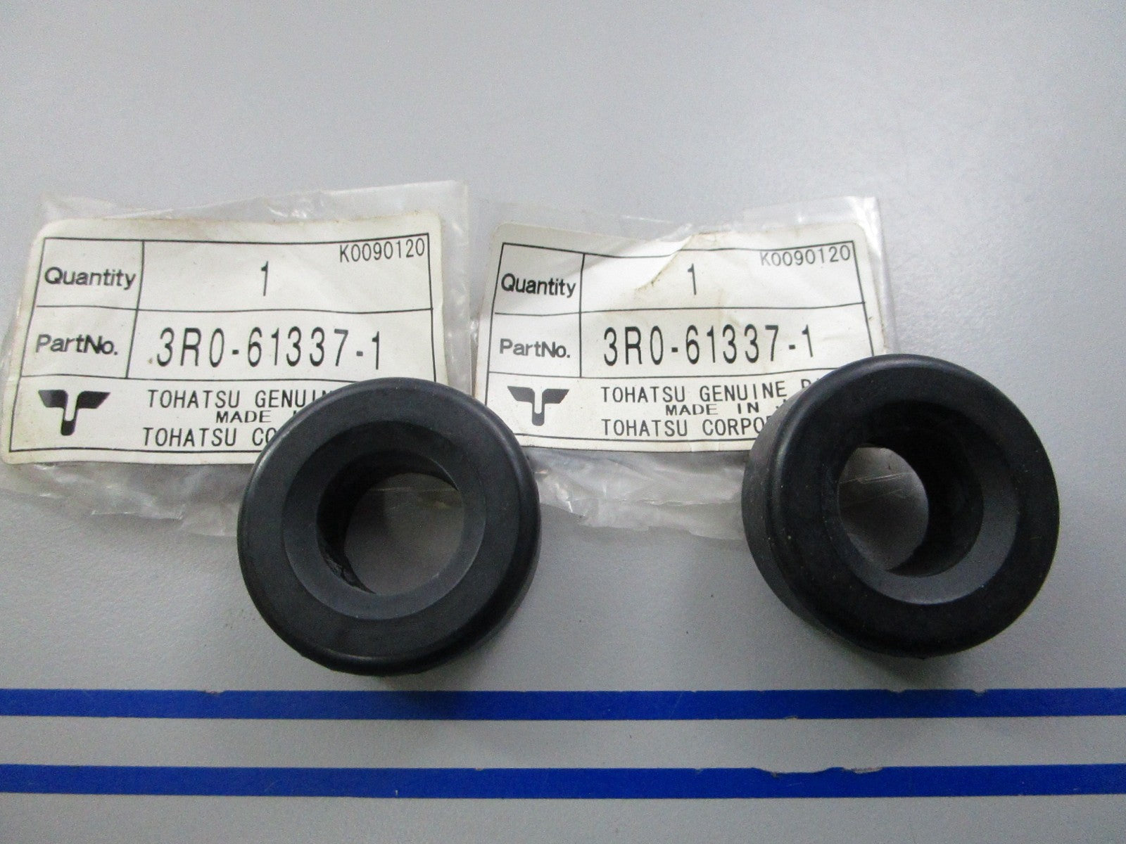 NEW OEM (LOT OF 2) 3R0-61337-1 3R0613371 Tohatsu Upper Rubber Damper 0810
