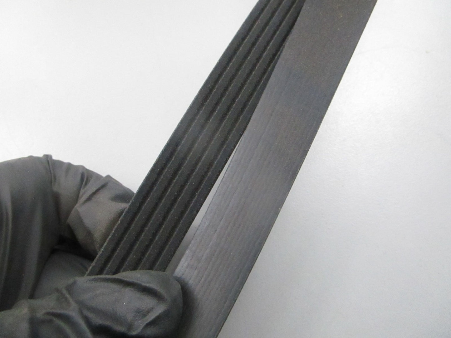 NEW K050400 Gates Micro-V Serpentine Belt 0810