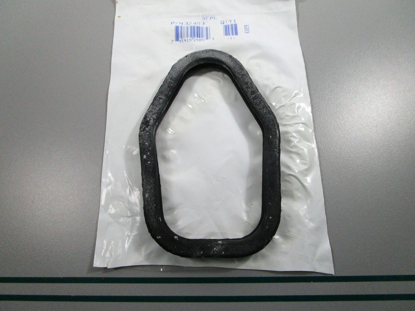 NEW OEM 324937 0324937 OMC Johnson Evinrude Seal 0810