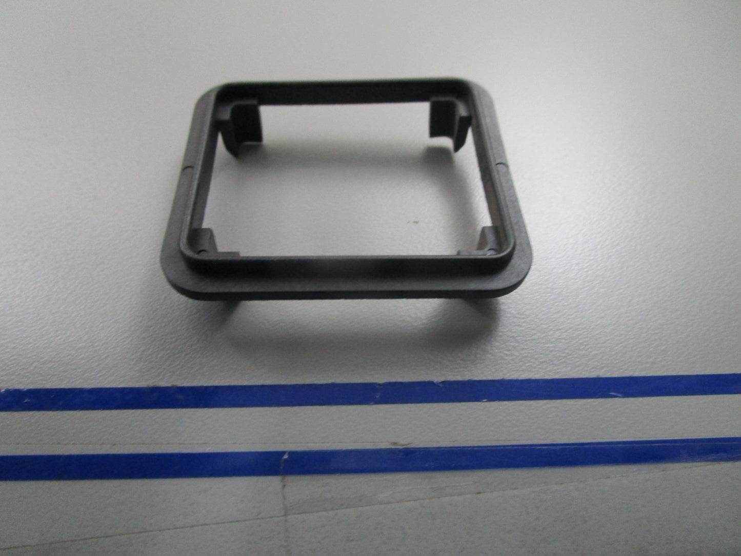 *NEW OEM* 0810 OMC Johnson Evinrude Retainer 336634 0336634