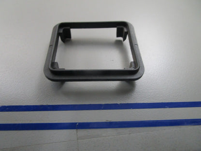 *NEW OEM* 0810 OMC Johnson Evinrude Retainer 336634 0336634