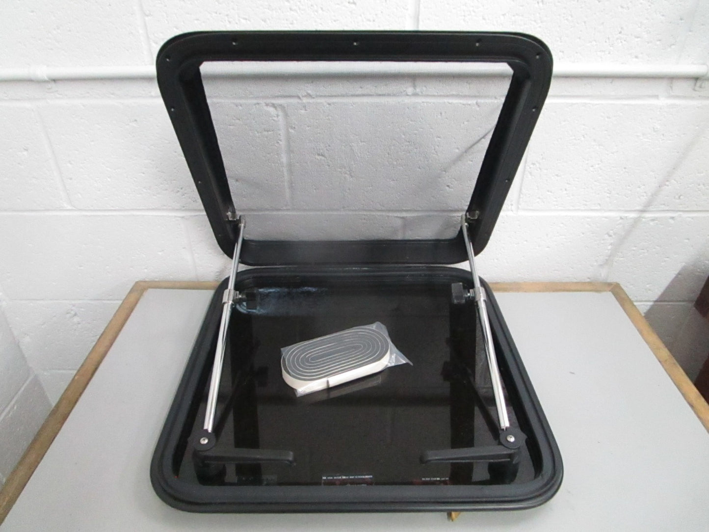 *NEW OEM* 0820 Taylor Made 19.25×19.25 Access and Ventilation Hatch 188712