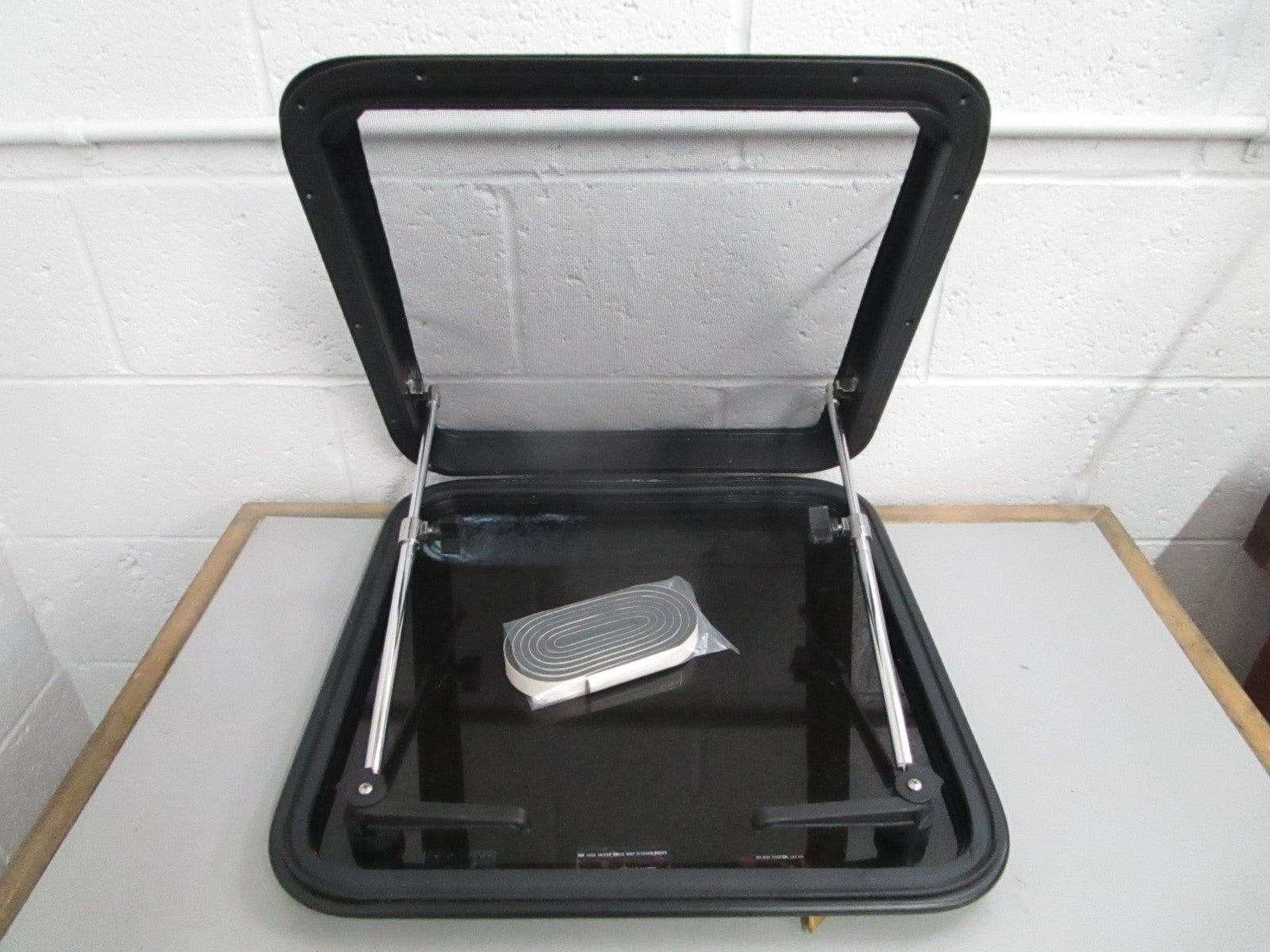 *NEW OEM* 0820 Taylor Made 19.25×19.25 Access and Ventilation Hatch 188712