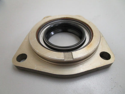 *NEW OEM* 0820 OMC Johnson Evinrude Retainer & Seal Ay 981554 0981554