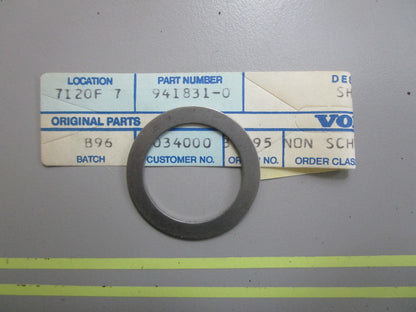 *NEW OEM* 0810 Volvo Penta Shim 941831