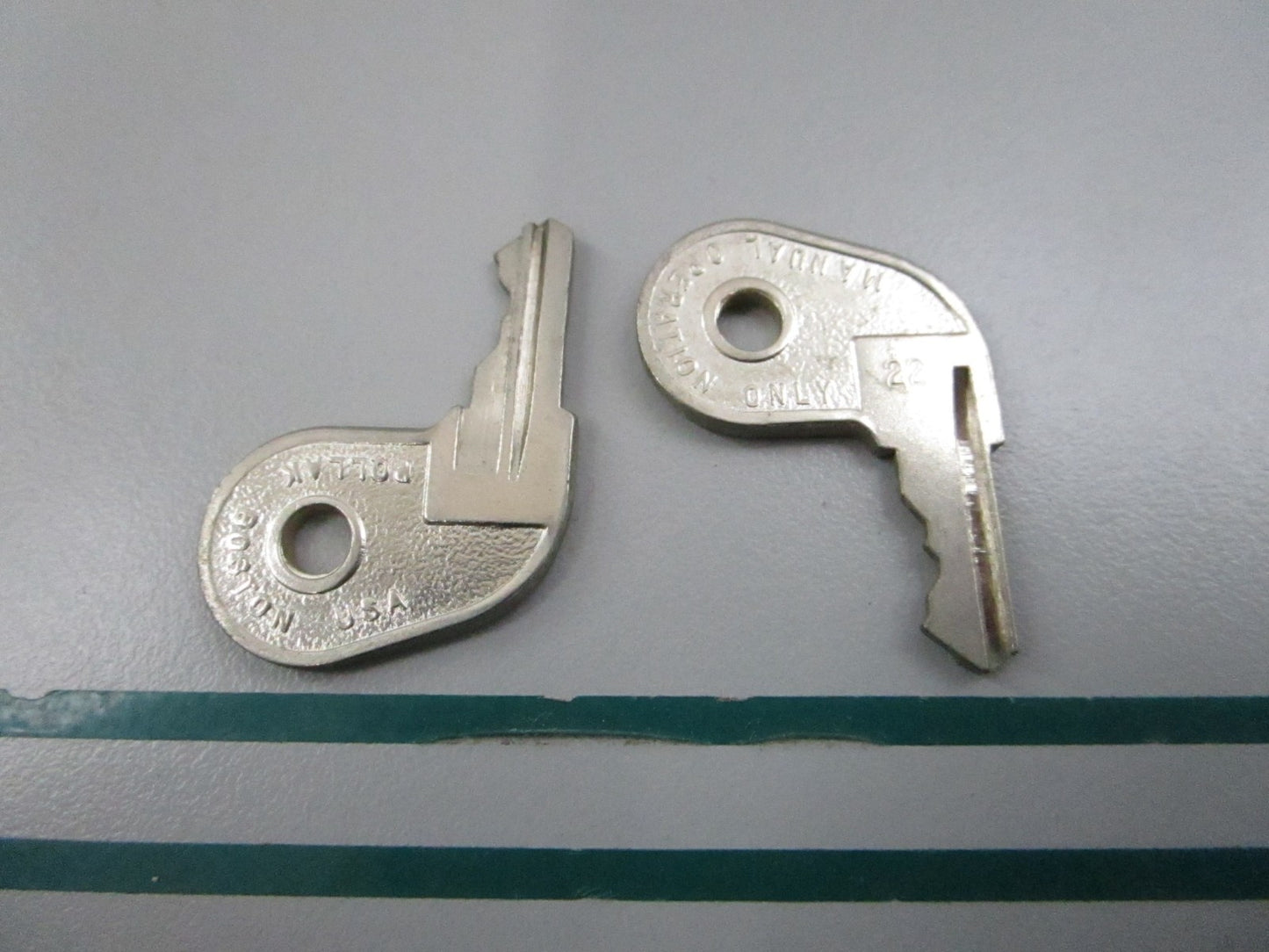 NEW OEM (LOT OF 2) 501787 0501787 OMC Johnson Evinrude 73-22 Ignition Key 0810