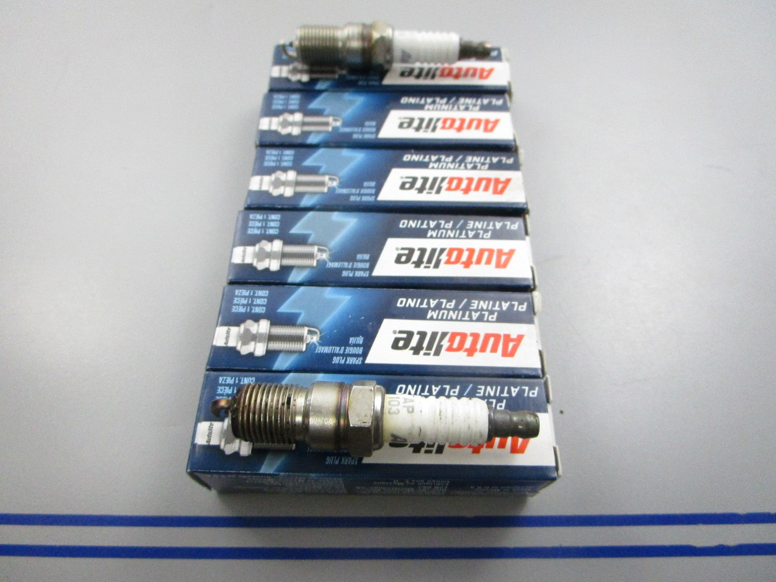 NEW (LOT OF 6) AP103 Autolite Spark Plug 0810