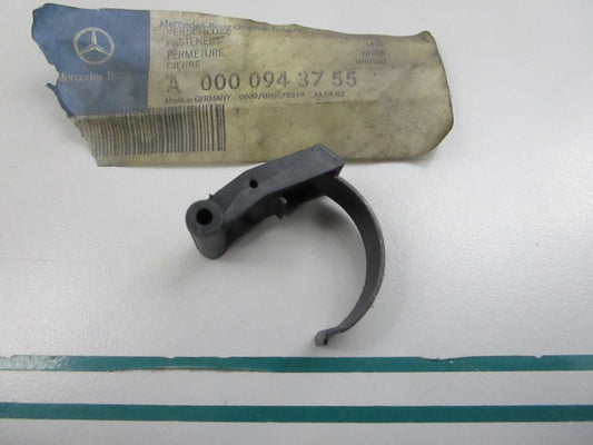 NEW OEM 0000943755 Mercedes-Benz Closure 0810
