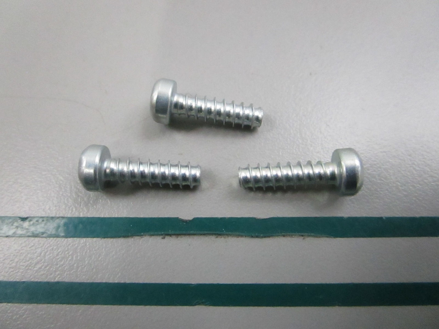 NEW OEM 2205331 Polaris Cover Screws Kit 0810