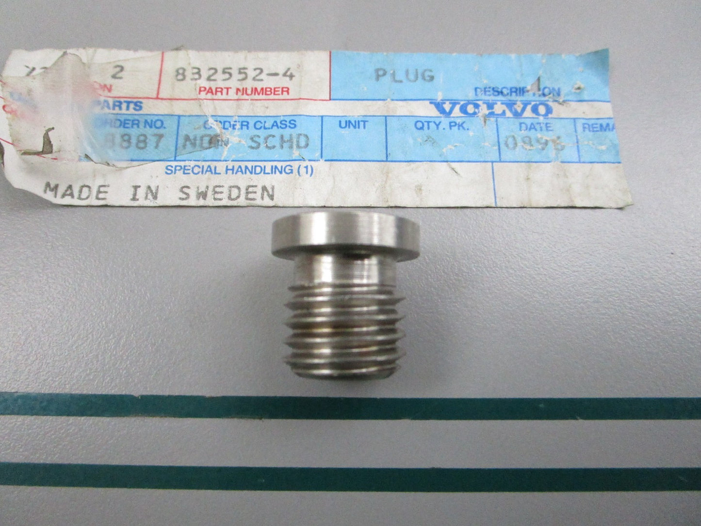 NEW OEM 832552 Volvo Penta Plug 0810