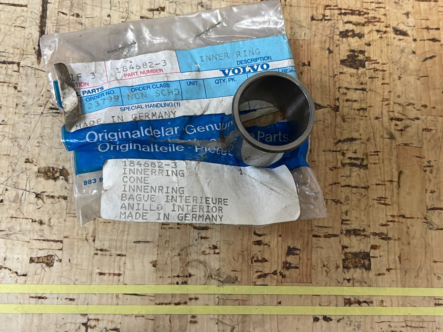 *NEW OEM* 0810 Volvo Penta Inner Ring 184682