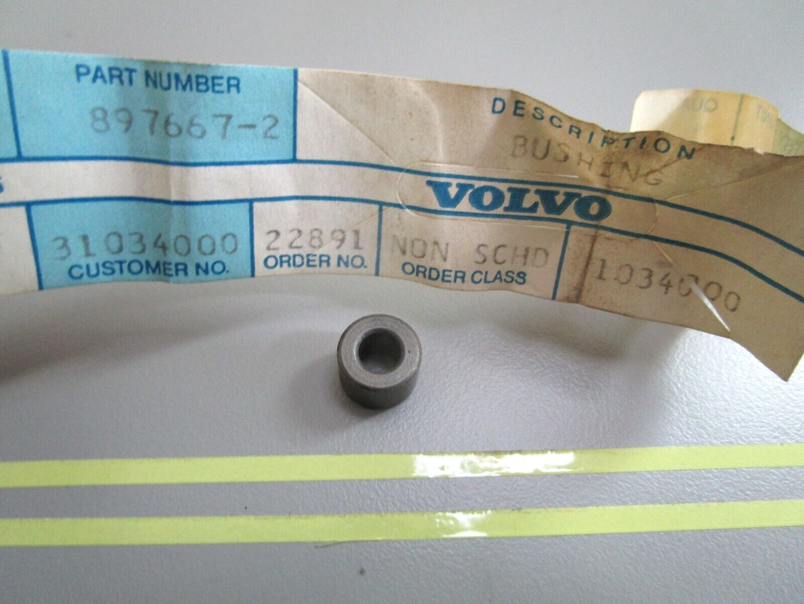 *NEW OEM* 0810 Volvo Penta Bushing 897667