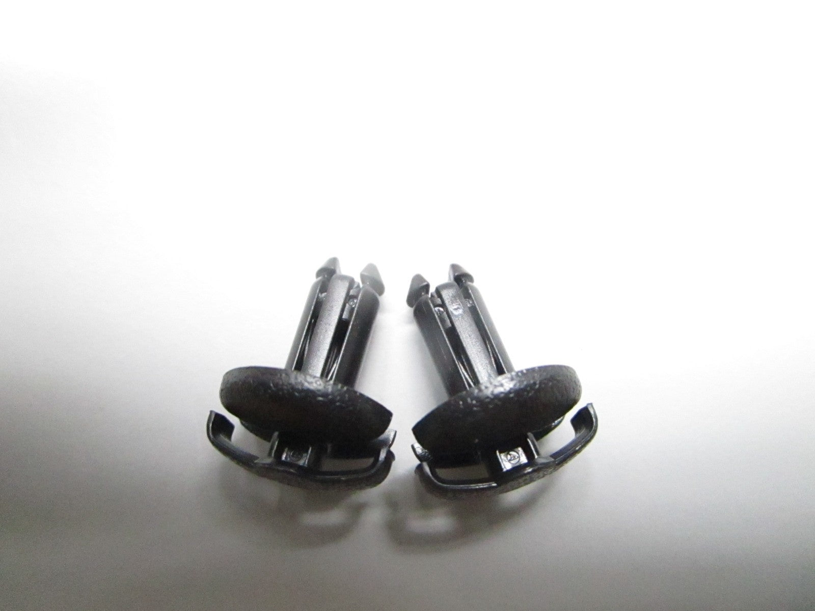 *NEW OEM* (LOT OF 2) 0810 Honda Trim Clip 90683-GAZ-003