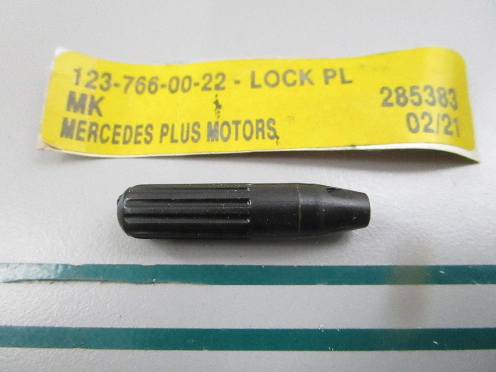 NEW OEM 1237660022 Mercedes-Benz Door Lock Knob 0810